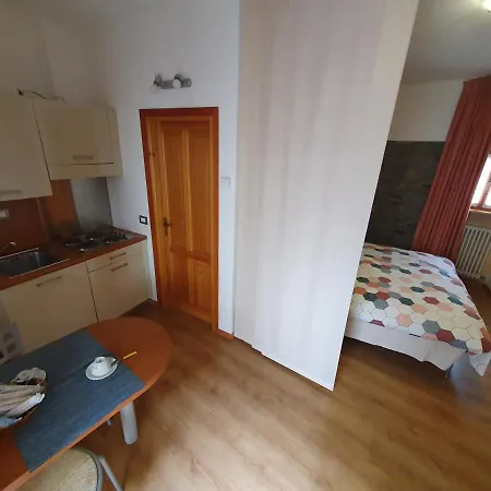 Appartamenti Vacanze E Camere Roccetta Fiorita Pettenasco Habitación foto